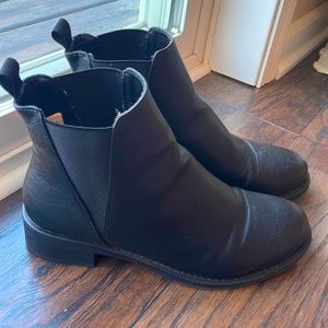 Black boots - size 10